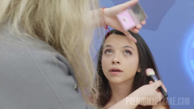 Превью У неё прекрасно получается глотать мужскую сперму № 46111